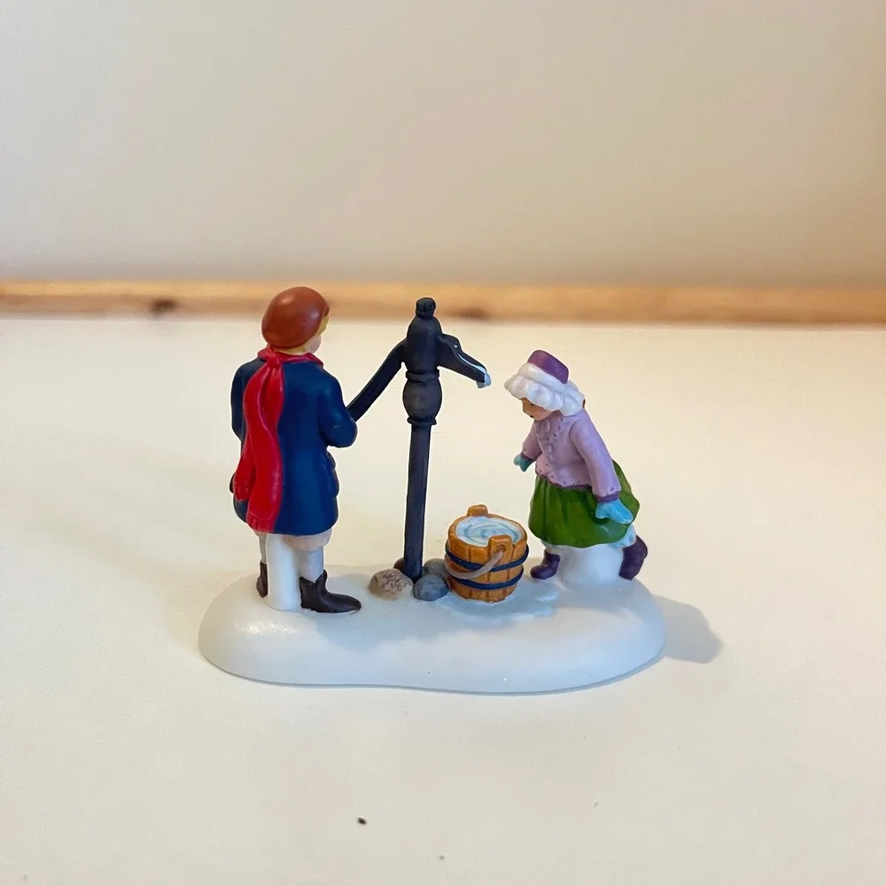 Dept. 56 2006 Dickens Village Fetching The Day's Water 58805‎ Christmas village